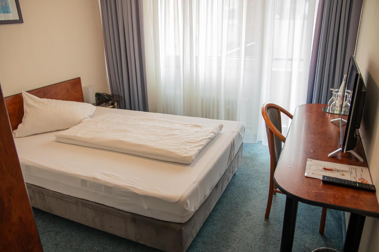Alpha Hotel